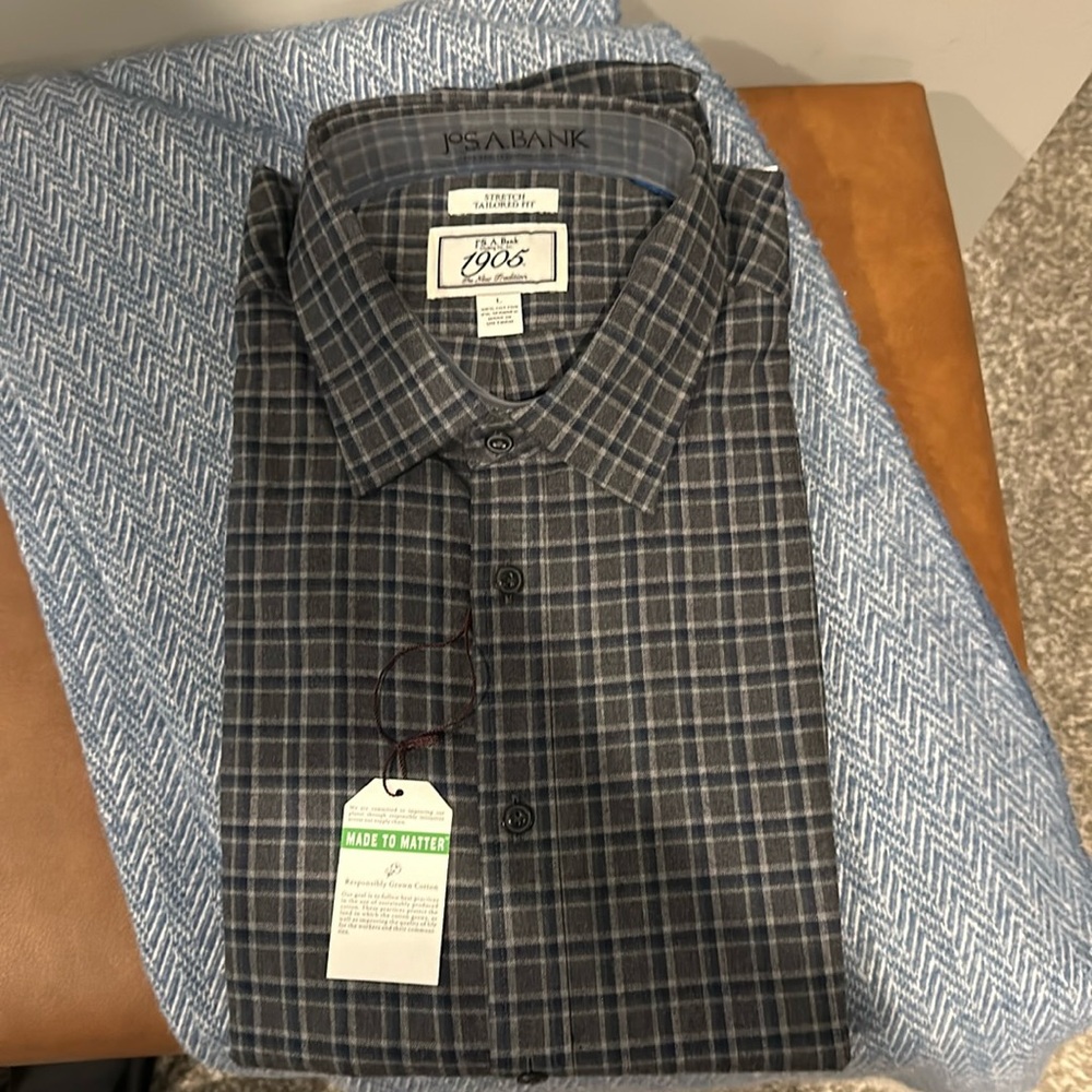 NWT. Jos. A Banks. Men's button down. Size large.